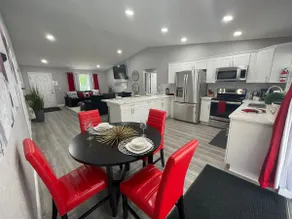 TIKI•Hot Tub•SAUNA•HTD Pool• 9 min to the ocean 2 KING beds - Image 3