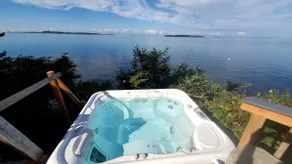 Sweeping Views on the Water - Image 3