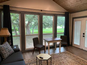Salado Cottage Retreat near Downtown - Image 4