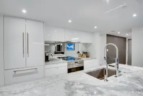 One-of-a-kind Luxury Penthouse w/ private hot-tub - Image 3