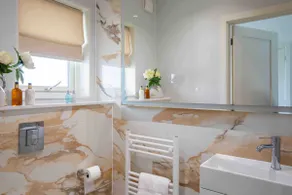Serendipity | Cotswold Lakehouse | Hot Tub & Kayak - Image 3