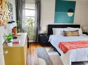Modern clean 2Bd1ba* ParkFree* 1G wifi *Desk*King* - Image 2