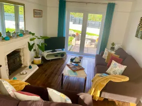 Seaside Home, ParkingX4, garden & walk to beach - Image 2