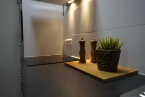 Chic and modern 2-room apartment - Image 3