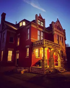 1st Boarding House Lexington / Free Late Checkout - Image 2