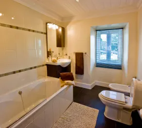 Rustic style 4-roomed apartment with great views. - Image 5