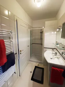 Room with separate entrance - Image 3