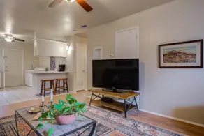 Stylish, roomy 2br in Tech Terrace with large yard - Image 4