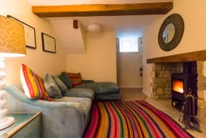 Cozy Cotswold Dog Friendly Retreat  - Image 4