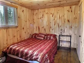 Cottage with fireplace and hot tub - Image 5