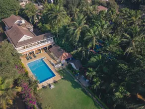 Beachfront 6+1BDR Luxury Villa With Private Pool. - Image 2