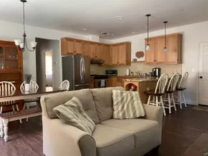 Beautiful spacious home amongst pines! - Image 5