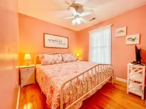 Emmas Beach Hut | 2 KING BEDS | 3 min to beach - Image 3