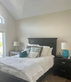 Waterfront 5 Bed, 4 bath w/Golf, Winery, Tiki bar, Deerfield Marina, & boat slip - Image 3