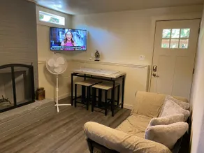 Comfy bungalow basement - Image 3