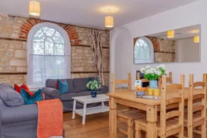 Unique and quirky central apartment with parking - Image 5