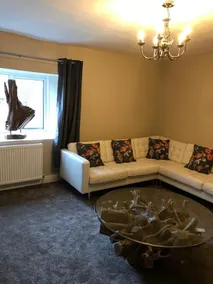 The Travellers Nest - Self Contained With Parking - Image 3