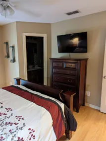 Centrally located comfortable eclectic home for 6. - Image 2