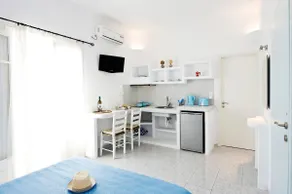 Venia's Studio - Image 3