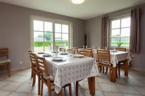 Peer Villa med trädgård - Image 3