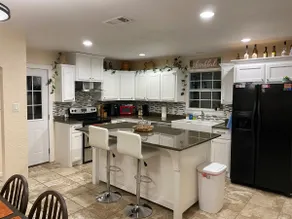 Cozy 3bd/2bath near downtown - Image 3