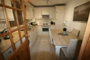 Two bedroom cottage in the heart of Rye with private parking. - Image 5