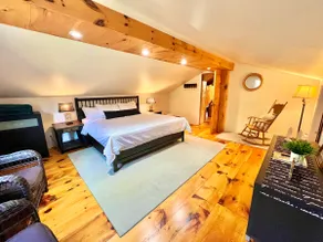 ☀ Private Waterfront LogStyle Cottage w/ Lakeview! - Image 3