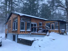 Place: Bright and Cozy Woodland Retreat - Image 2