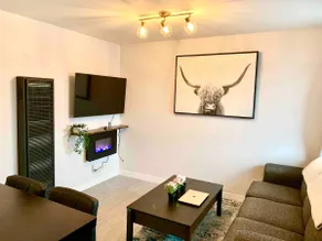 Cozy Downtown Suite | Walk to Restaurants & Shops - Image 2