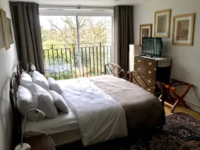 1st floor bright, airy studio, private entrance - Image 3