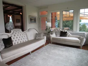 Private 4-Bedroom Apartment in Historic Mansion - Image 2