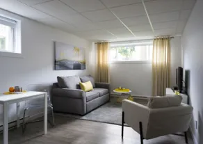 Beautiful condo with parking. - Image 3