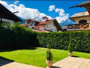 Alpine Escape Holiday Home with Mountain View - Image 3