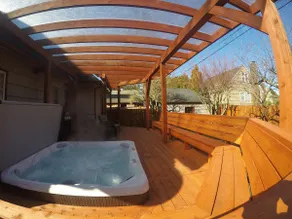 Private hot tub in beautiful Rose City - Image 3