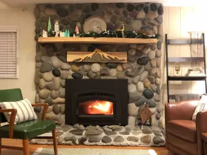 The Riverhouse | Hottub | Fireplace | Pups Ok! - Image 4