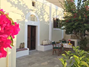 Traditional house with courtyard - Image 2