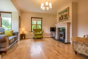 Carey’s Townhouse - Image 3