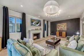 Mid-Century Modern Charmer with FREE heated pool! - Image 5