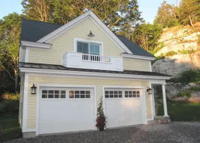 Cliffside Guesthouse in Mystic Historic District - Image 2