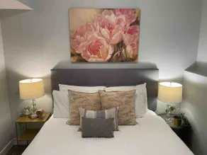 The Bella -Exquisite Modern & Cozy Homestyle Suite - Image 3