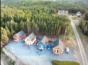 Bambury's Hillside Chalets - The Blue Chalet - Image 3