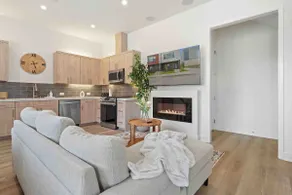 Stunning Lux Townhouse in Downtown Dallas - Image 4