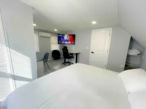 12minTo EWR Airport, Parking, King Bed, Spa Shower - Image 3