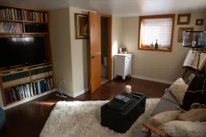 Cozy Basement Apartment *Updated bathroom* - Image 5
