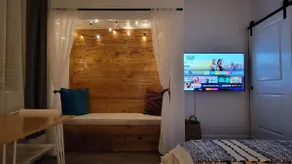 Adorable Guest Suite with free parking on Premises - Image 4