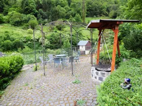 Vacation home with up to 8 bedrooms, quiet location - Image 5