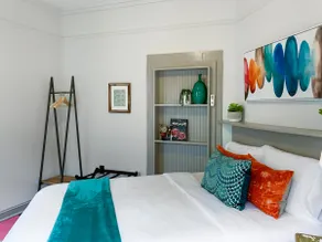 Charming Savannah Townhouse Walk to Forsyth Park - Image 2