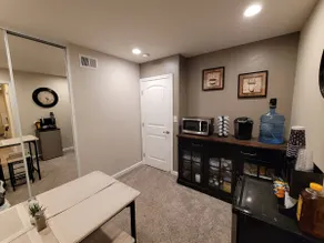 Stunning Private Entrance 2bd/1ba Suite - Image 4