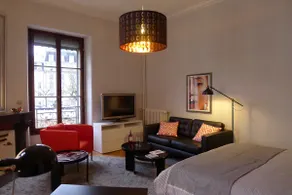 Charming apartment, 2 corner rooms in the city center - Image 4