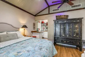 Guesthouse in city's most walkable neighborhood - Image 3